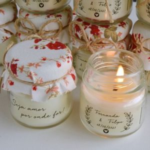 lembrancinha de casamento simples - velas personalizadas